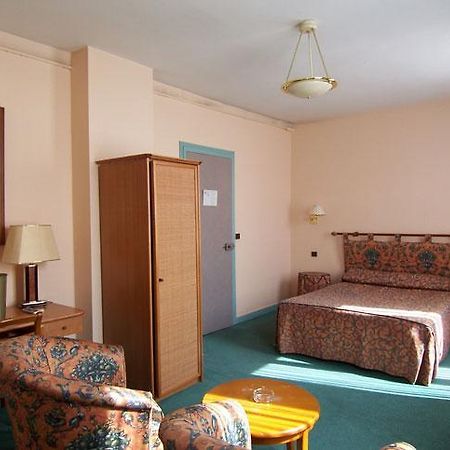 Hotel Terminus Tours Habitación foto