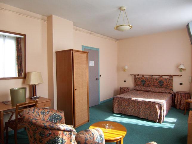 Hotel Terminus Tours Habitación foto